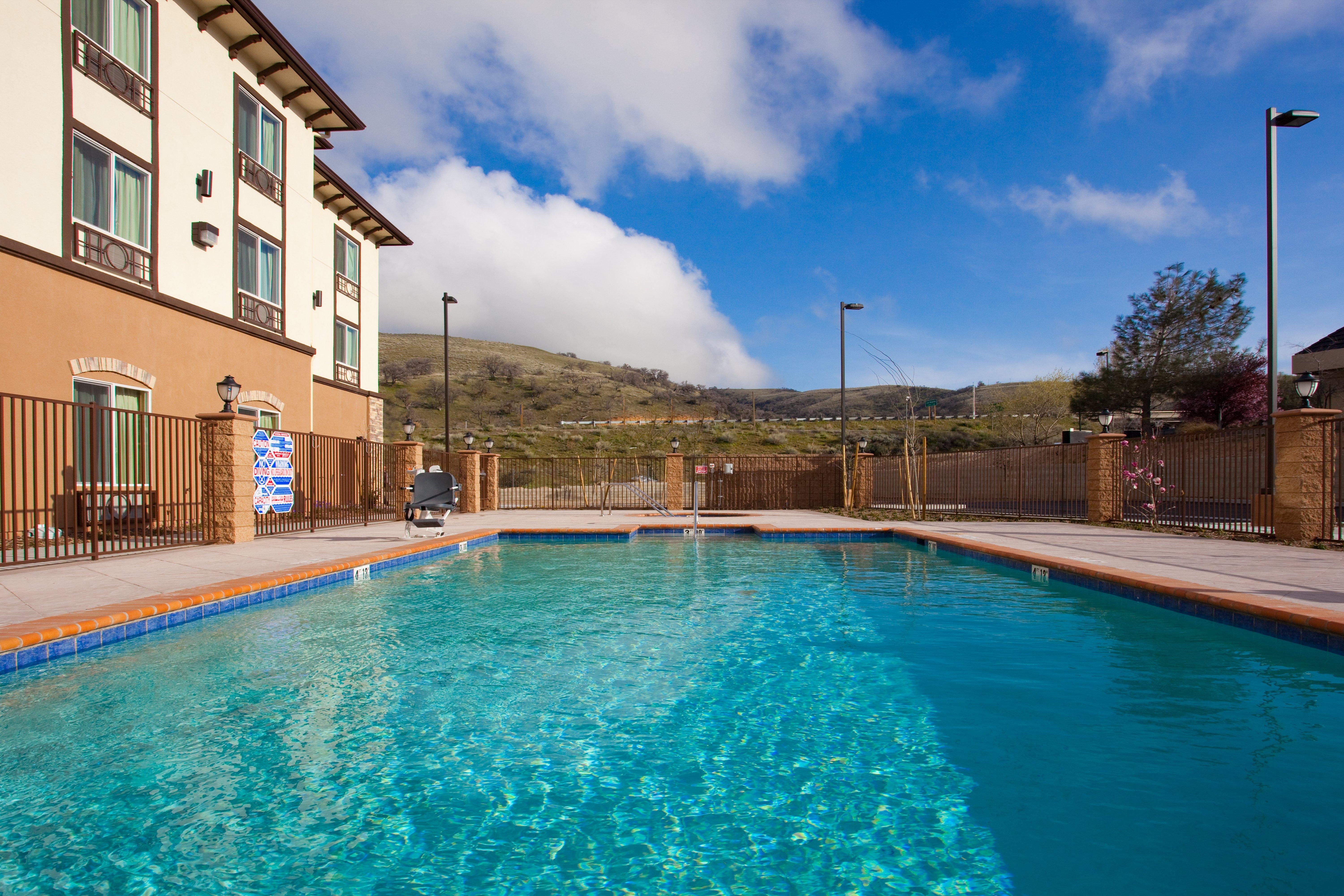 Holiday Inn Express & Suites Frazier Park By Ihg Lebec Exterior foto